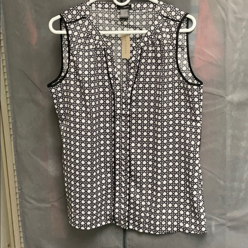 Ann Taylor Sleeveless black and white print top